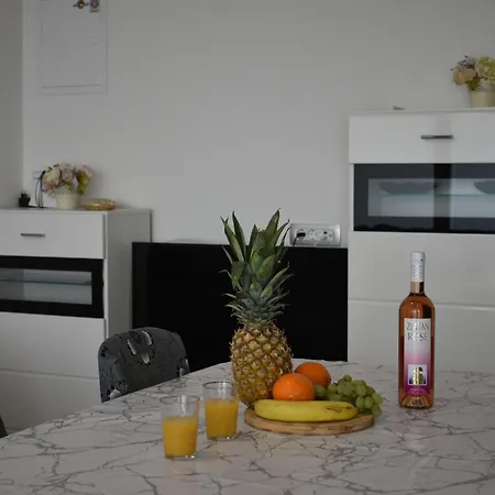 Urban Nest Lazarica - Cozy Near & Center Apartman *