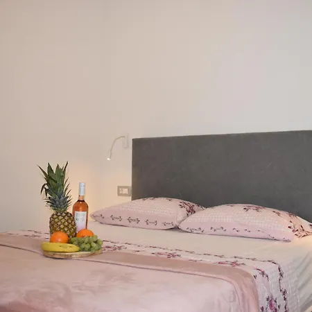 Urban Nest Lazarica - Cozy Near & Center Apartment Split