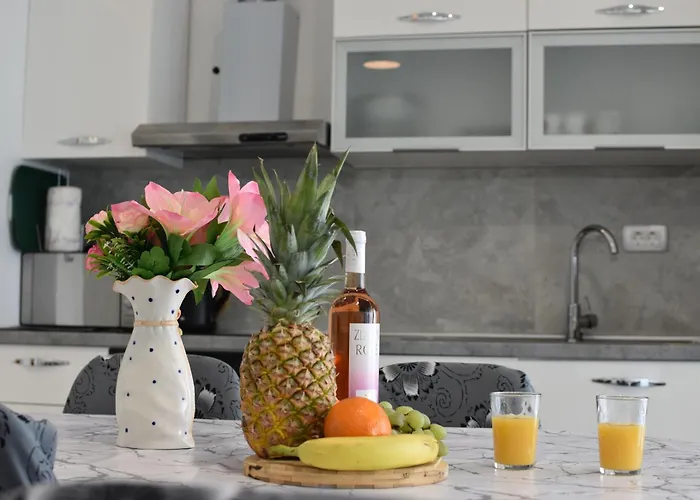 Urban Nest Lazarica - Cozy Near & Center *