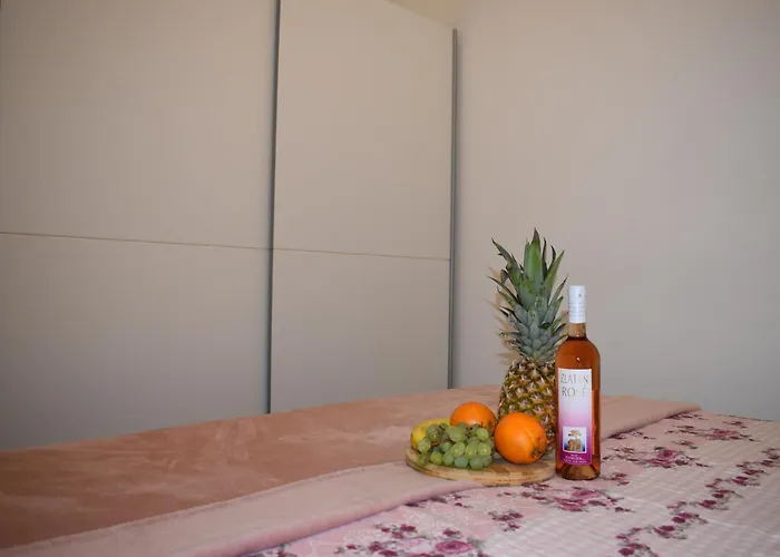 Urban Nest Lazarica - Cozy Near & Center