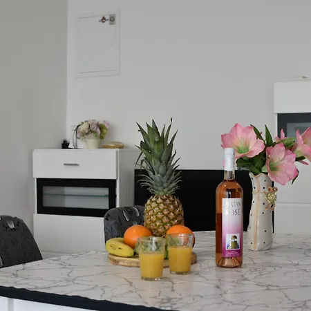 Urban Nest Lazarica - Cozy Near & Center