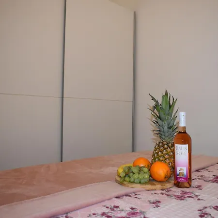 Urban Nest Lazarica - Cozy Near & Center